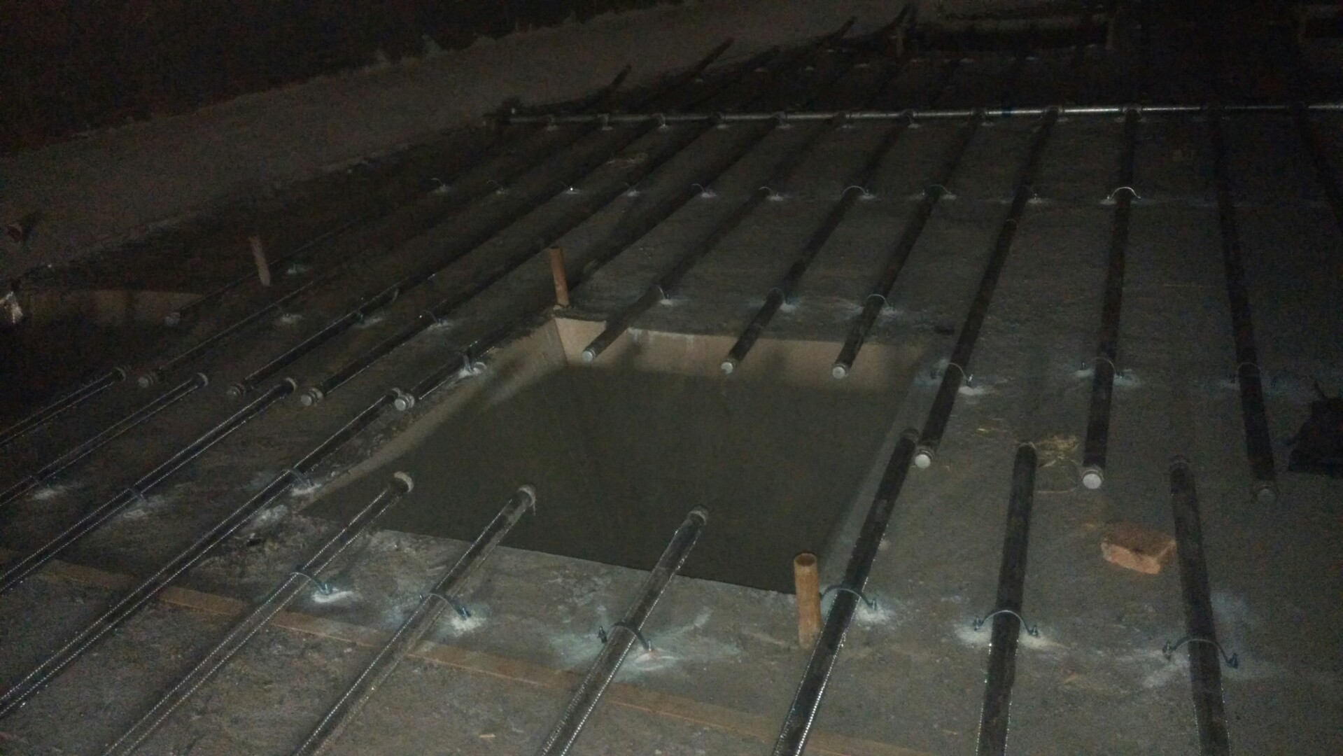 三更罗镇流化棒